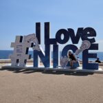 ニースの海岸にあるI Love NICEのモニュメント
